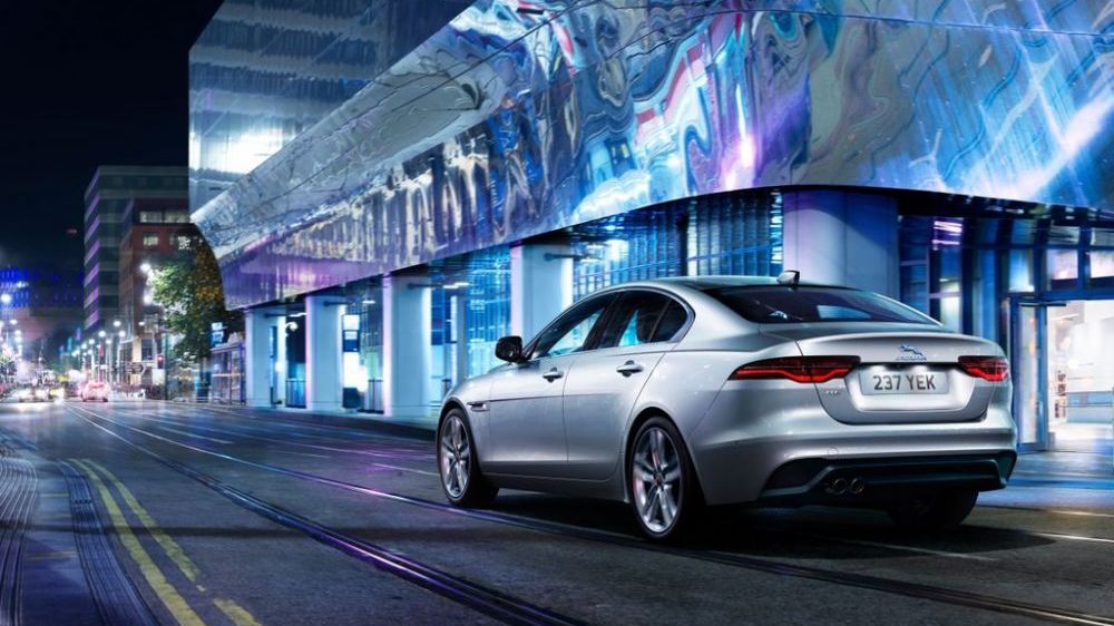 Jaguar XE 2021 phiên bản nâng cấp động cơ và trang bị có gì mới?