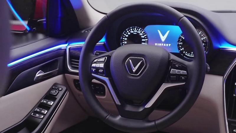 undefined Cập nhật giá VinFast Lux SA 2.0 lăn bánh tháng 10/2020