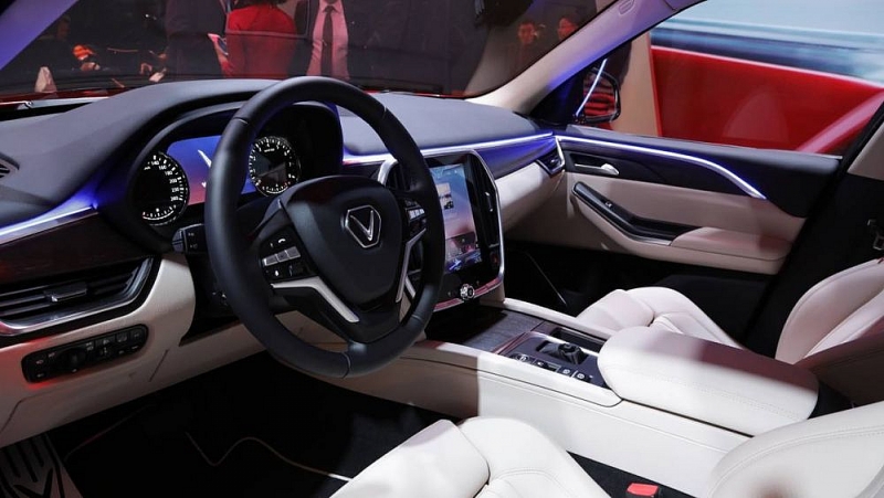 undefined Cập nhật giá VinFast Lux SA 2.0 lăn bánh tháng 10/2020