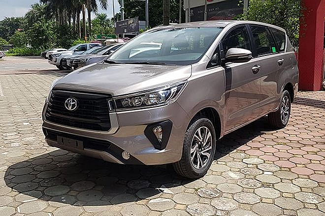 Toyota Innova 2020 lộ ảnh thực tế tại đại lý dù chưa chính thức ra mắt
