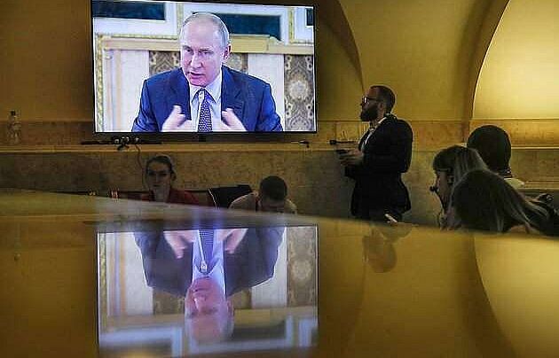 Lý do Latvia cấm cửa các kênh truyền hình Nga