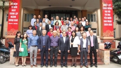 Thứ trưởng thường trực Bùi Thanh Sơn chúc mừng các thầy, cô giáo của Học viện Ngoại giao