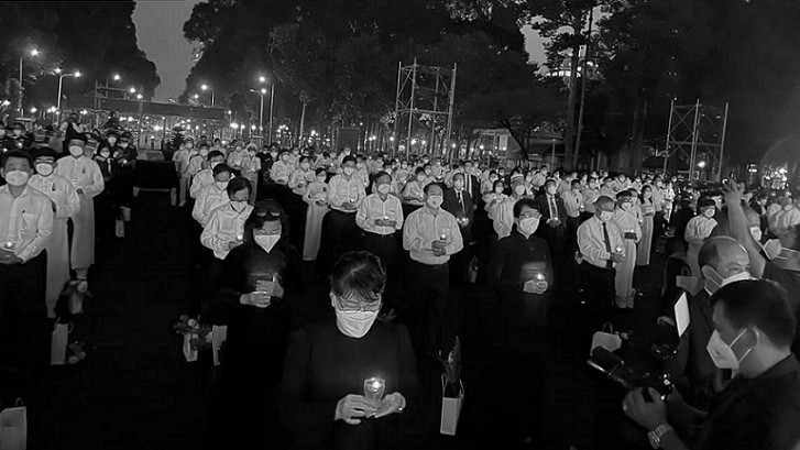 Covid-19 sáng 20/11, Tưởng niệm 23.578 sinh mạng đã mất; TP. HCM giảm tải khu cách ly tập trung; Chủ tịch Hà Nội nói về thời điểm trẻ trở lại trường