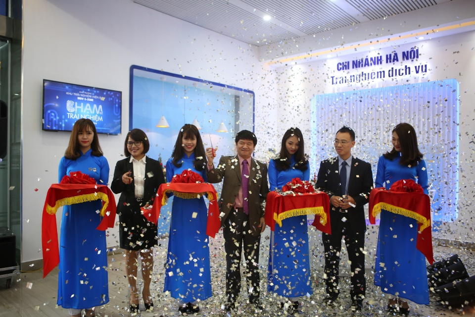 BIDV ra mắt khu trải nghiệm ngân hàng điện tử E-Zone