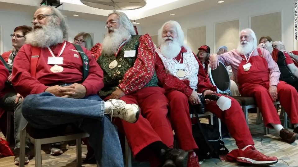 Không khí lễ hội ngập tràn bất chấp bất ổn trong xã hội