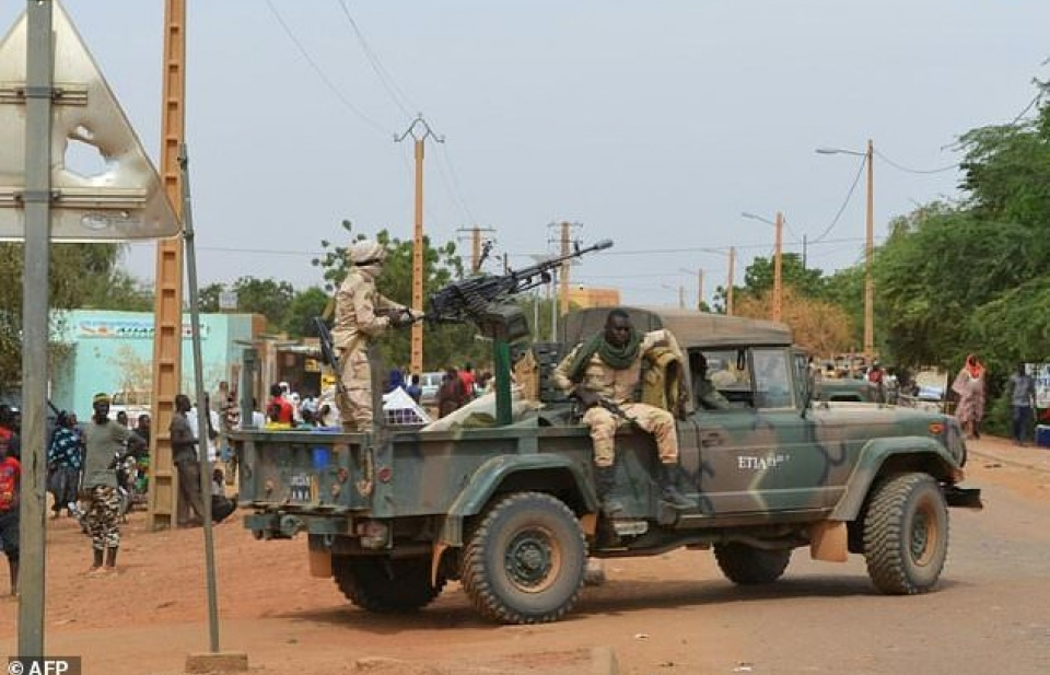 Qatar điều 24 xe thiết giáp tới Mali