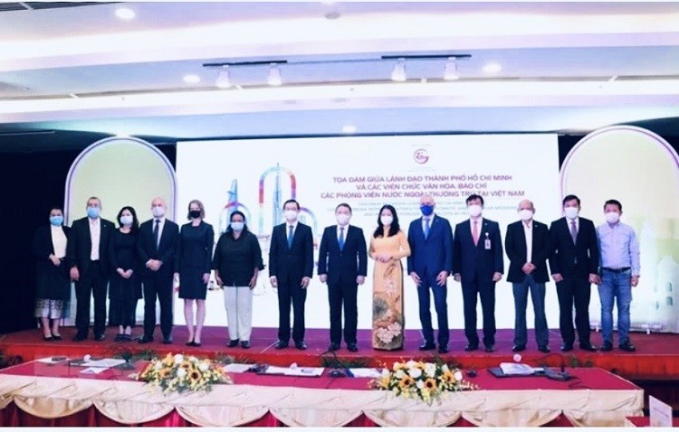 Lãnh đạo TP. Hồ Chí Minh tọa đàm với cán bộ ngoại giao, báo chí nước ngoài thường trú tại Việt Nam Lãnh đạo TP. Hồ Chí Minh tọa đàm với cán bộ ngoại giao, báo chí nước ngoài thường trú tại Việt Nam