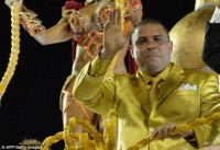 my cap vo chong gia o dam me cosplay sieu nhi nhanh