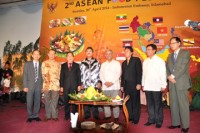 khi nha ngoai giao vao bep