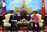 thuc hien nghi le buoc chi co tay tai tet co truyen bunpimay lao tai ha noi