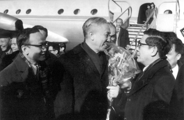 Đấu tranh không tiếng súng ở Paris