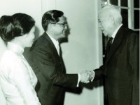 vo van sung mot nha ngoai giao ky cuu tung trai