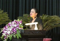 cathay pacific bo quy dinh nu tiep vien chi mac vay khi lam viec