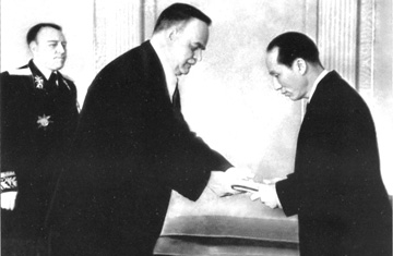 Vị Đại sứ đầu tiên tại nước XHCN đầu tiên