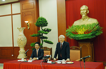 Tổng Bí thư gặp mặt đại diện các thế hệ cán bộ ngành Ngoại giao