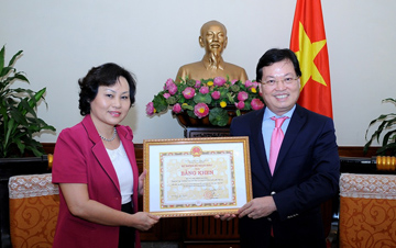 Bộ Ngoại giao đón nhận bản thiết kế lịch sử tòa nhà số 1 Tôn Thất Đàm