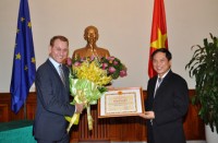 Bộ Ngoại giao trao Bằng khen cho ông Poul Hendrik Lassen