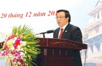 doi ngoai dang chu dong trong moi truong nhieu yeu to bat ngo