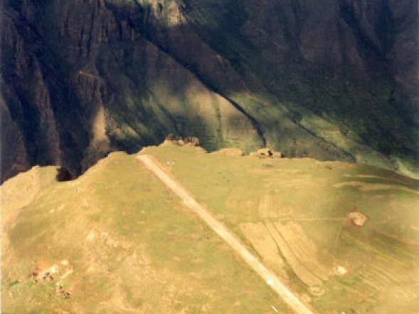 Những đường băng nguy hiểm nhất thế giới