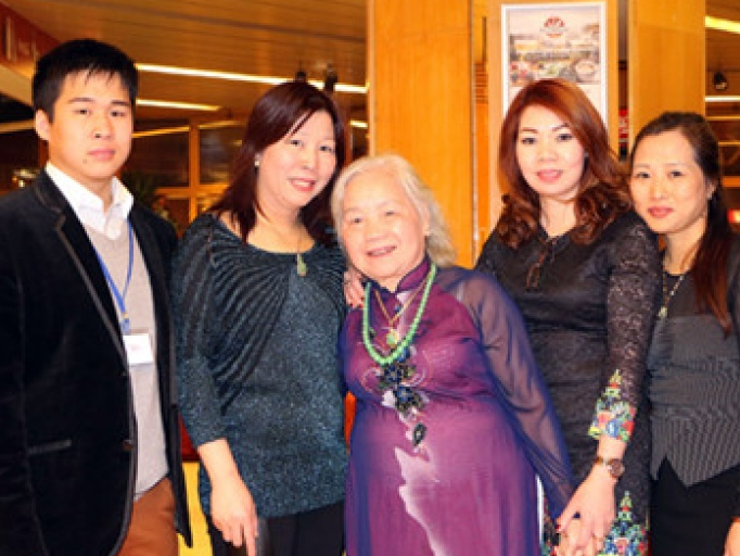 Tết sum họp ấm áp của bà con người Việt tại Czech