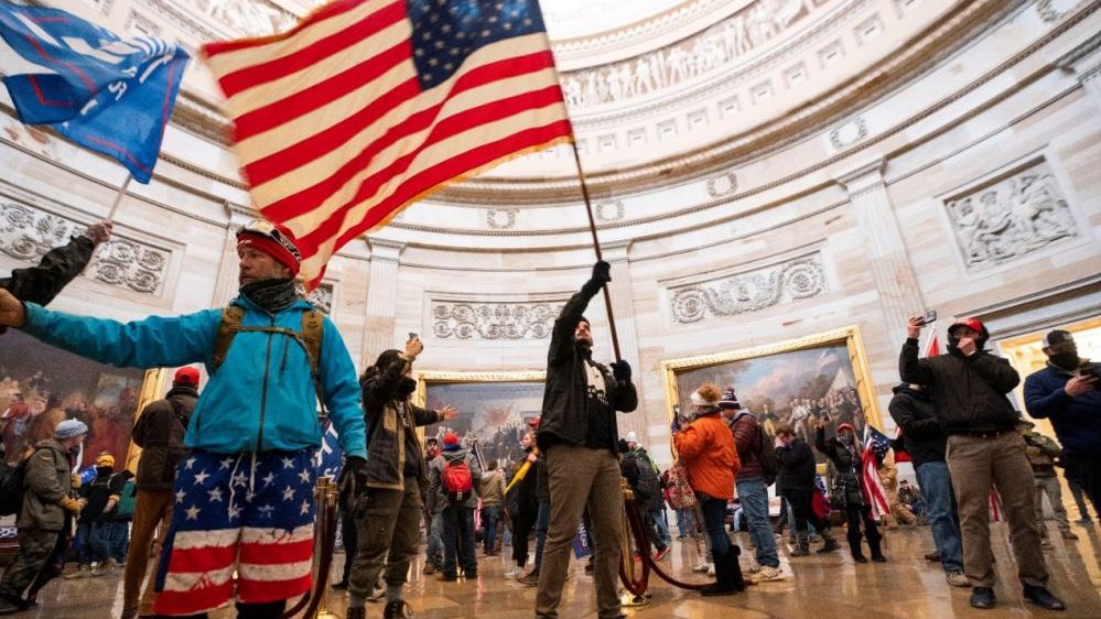 Bạo loạn ở Mỹ phơi bày lỗ hổng an ninh, hồi chuông cảnh báo cho lễ nhậm chức của ông Joe Biden