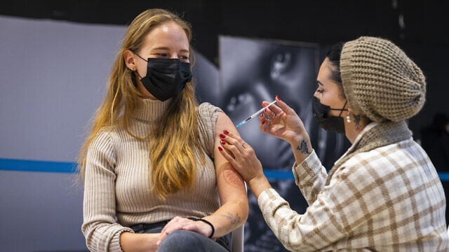 Hiệu quả của liều vaccine Covid-19 thứ tư lần đầu tiên được thử nghiệm ở Israel