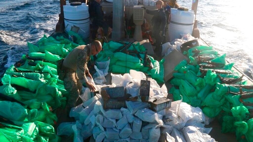 Mỹ chặn giữ một tàu chở chất chế tạo thuốc nổ, nghi ngờ chuyển đến phiến quân Houthi