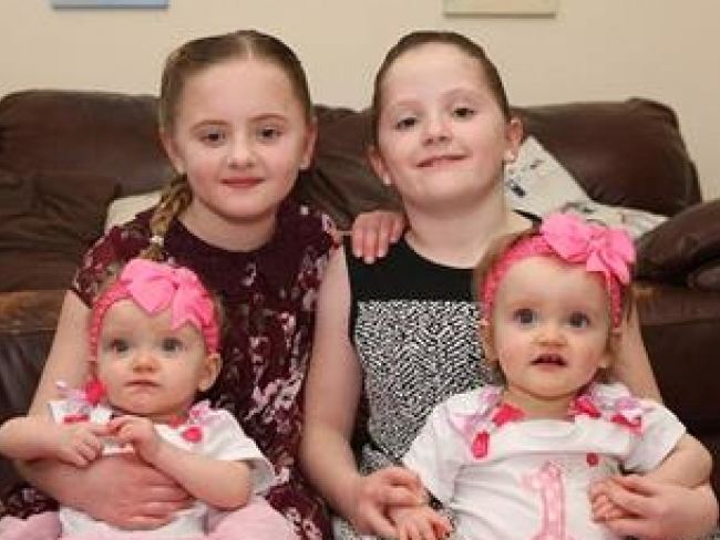 Hy hữu gia đình có hai cặp sinh đôi trùng ngày sinh