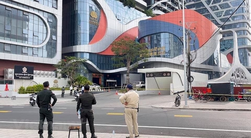 Khách sạn Jin Bei, một trong 4 khách sạn tại Sihanoukville đã bị phong tỏa vì liên quan tới sự cố lây nhiễm Covid-19 cộng đồng ngày 20/2. (Nguồn: TTXVN)