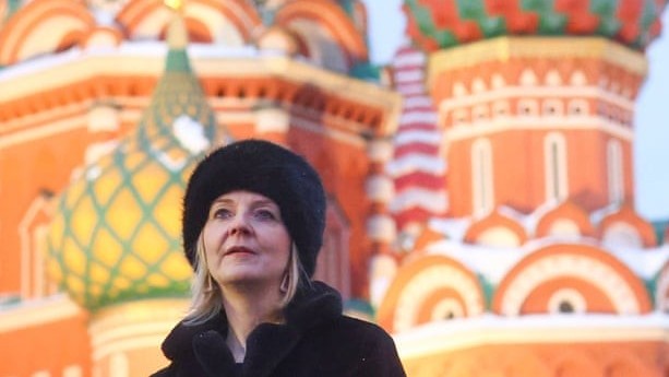 Ngoại trưởng Anh và niềm đam mê đăng tải những bức ảnh từ Moscow đến New York