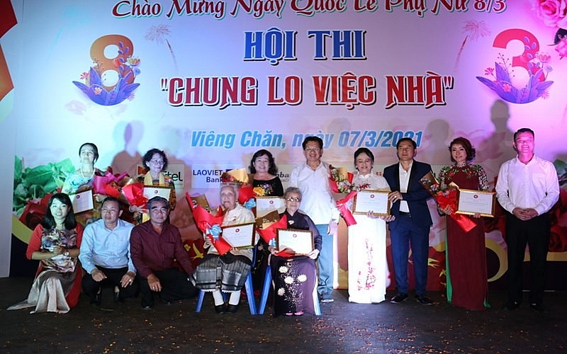 Hội thi 'Chung lo việc nhà' nhằm tôn vinh phụ nữ Việt kiều tại Lào Hội thi 'Chung lo việc nhà' nhằm tôn vinh phụ nữ Việt kiều tại Lào