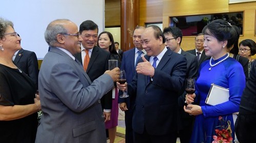 Mời chiêu đãi và đi dự tiệc chiêu đãi