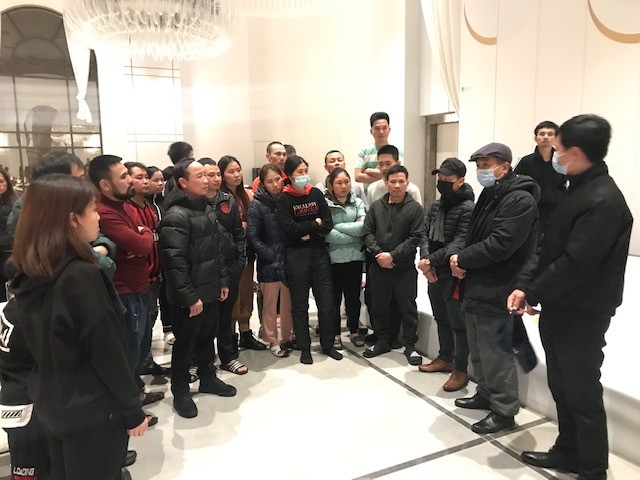  Đoàn thăm hỏi động viên công dân tại trại tị nạn ở Khu triển làm quốc tế Moldova.