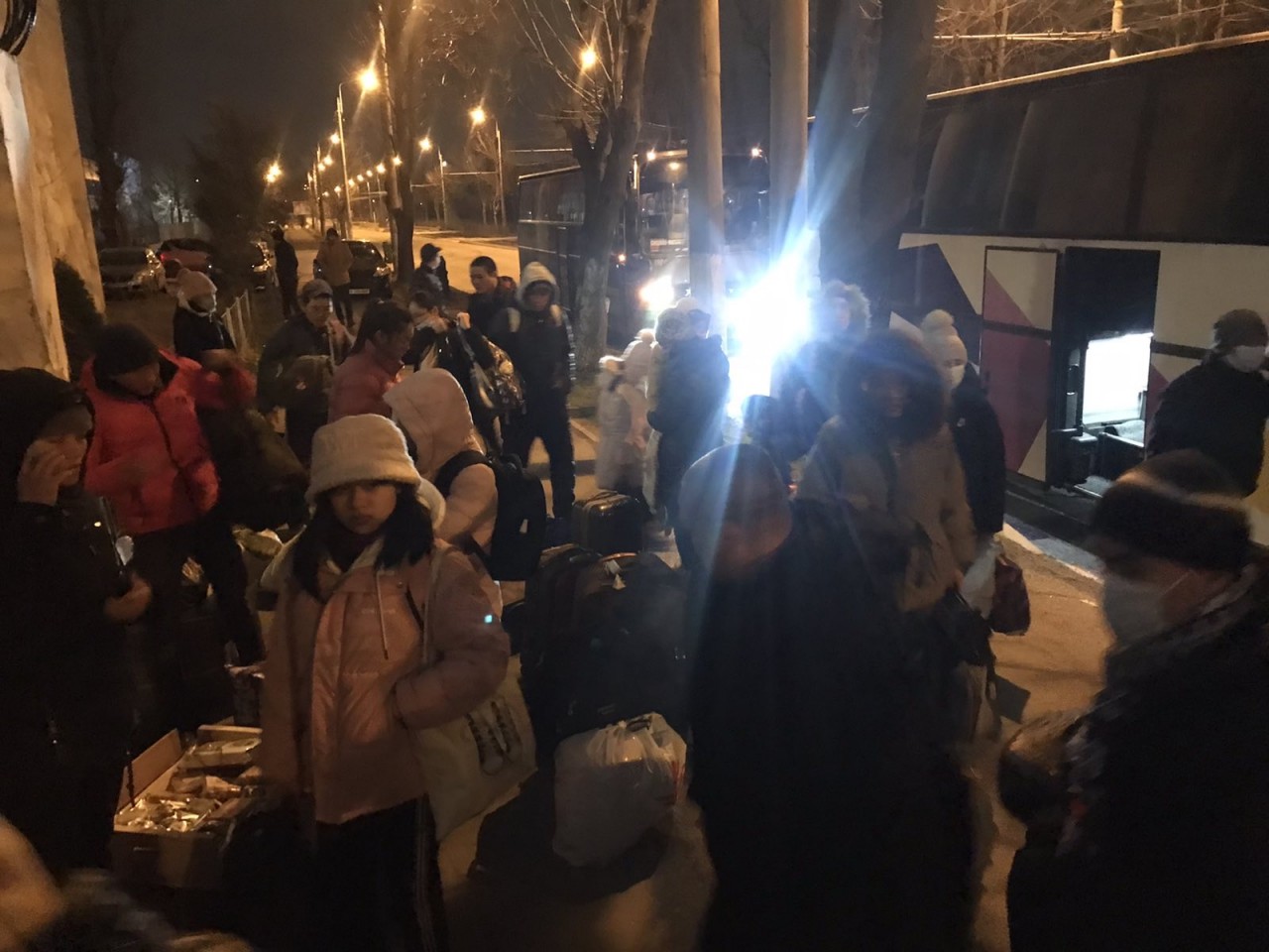 Hộ tống người Việt lánh nạn từ Ukraine sang Romania với 'chiếc thẻ bài' là Ngài Đại sứ