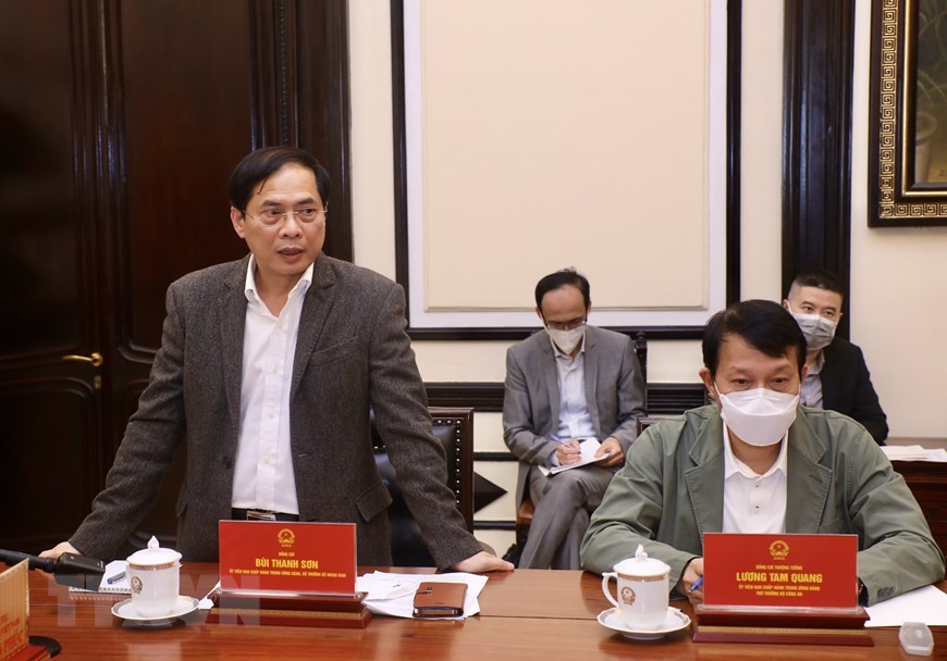 Chủ tịch nước chủ trì họp về việc đưa người Việt từ Ukraine về nước