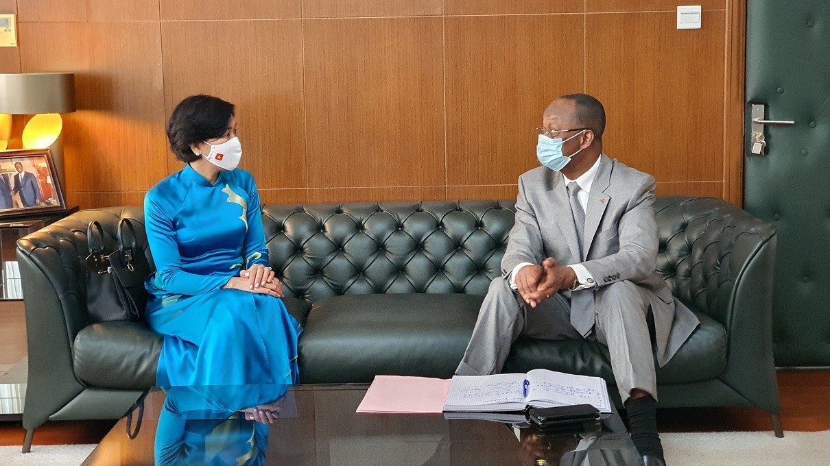 Thúc đẩy mạnh mẽ quan hệ hữu nghị và hợp tác nhiều mặt Việt Nam-Bờ Biển Ngà