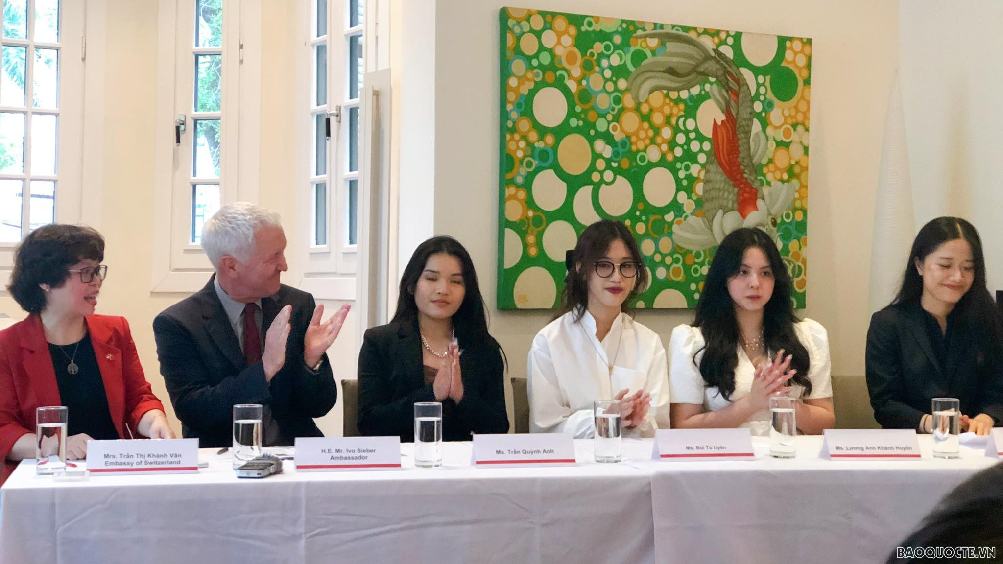 Ba nữ sinh Việt thắng 'Giải thưởng Trái đất 2022' với dự án độc đáo từ vỏ thanh long Ba nữ sinh Việt thắng 'Giải thưởng Trái đất 2022' với dự án độc đáo từ vỏ thanh long