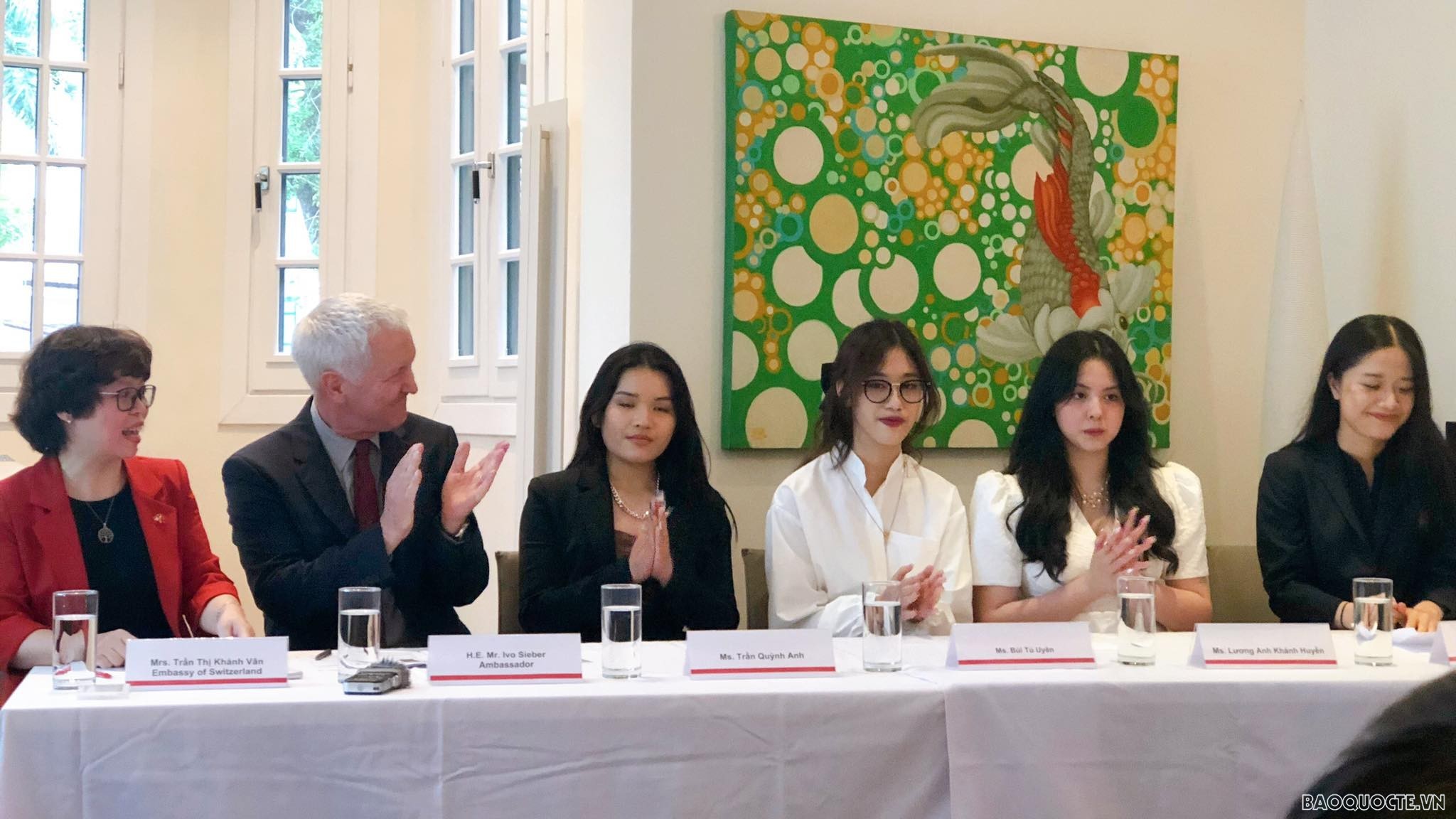 Ba nữ sinh Việt thắng 'Giải thưởng Trái đất 2022' với dự án độc đáo từ vỏ thanh long