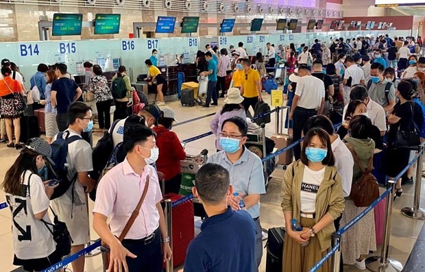 Passengers check in at Noi Bai international airport. (Photo: VNA) Passengers check in at Noi Bai international airport. (Photo: VNA)