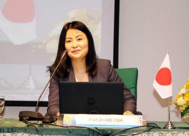 Giáo sư, Tiến sĩ Mie Oba của Đại học Kanagawa, chỉ ra tầm quan trọng của chuyến công du 3 nước Đông Nam Á bao gồm Indonesia, Việt Nam và Thái Lan, của Thủ tướng Nhật Bản Kishida Fumio. (Nguồn: Bangkok Post) Giáo sư, Tiến sĩ Mie Oba của Đại học Kanagawa, chỉ ra tầm quan trọng của chuyến công du 3 nước Đông Nam Á bao gồm Indonesia, Việt Nam và Thái Lan, của Thủ tướng Nhật Bản Kishida Fumio. (Nguồn: Bangkok Post)