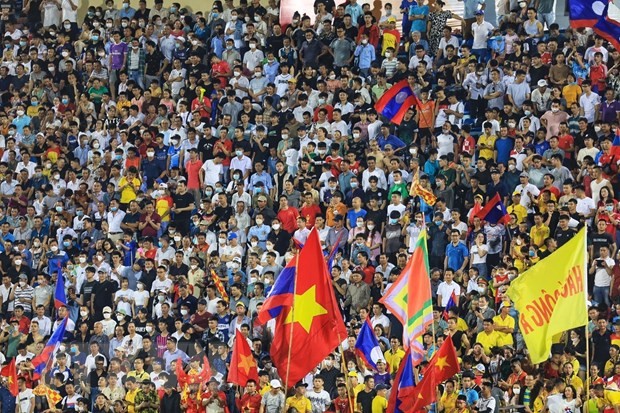 Đông đảo các cổ động viên đến sân Thiên Trường cổ vũ cho hai đội U23 Malaysia và U23 Lào. (Nguồn: TTXVN) Đông đảo các cổ động viên đến sân Thiên Trường cổ vũ cho hai đội U23 Malaysia và U23 Lào. (Nguồn: TTXVN)