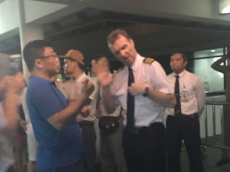 Vietnam Airlines lên tiếng sau sự cố máy bay đi Hà Nội hạ cánh xuống... Lào