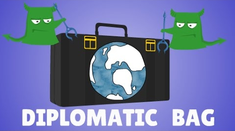 Những kiện tạo thành túi ngoại giao phải được niêm phong, mang dấu hiệu bên ngoài dễ nhận thấy, chỉ rõ đặc điểm của túi ngoại giao. (Nguồn: Youtube)