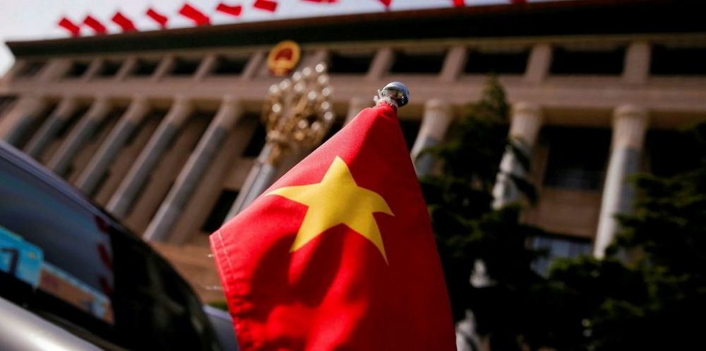 Cắm cờ và xếp chỗ ngồi trên xe của cơ quan đại diện Cắm cờ và xếp chỗ ngồi trên xe của cơ quan đại diện