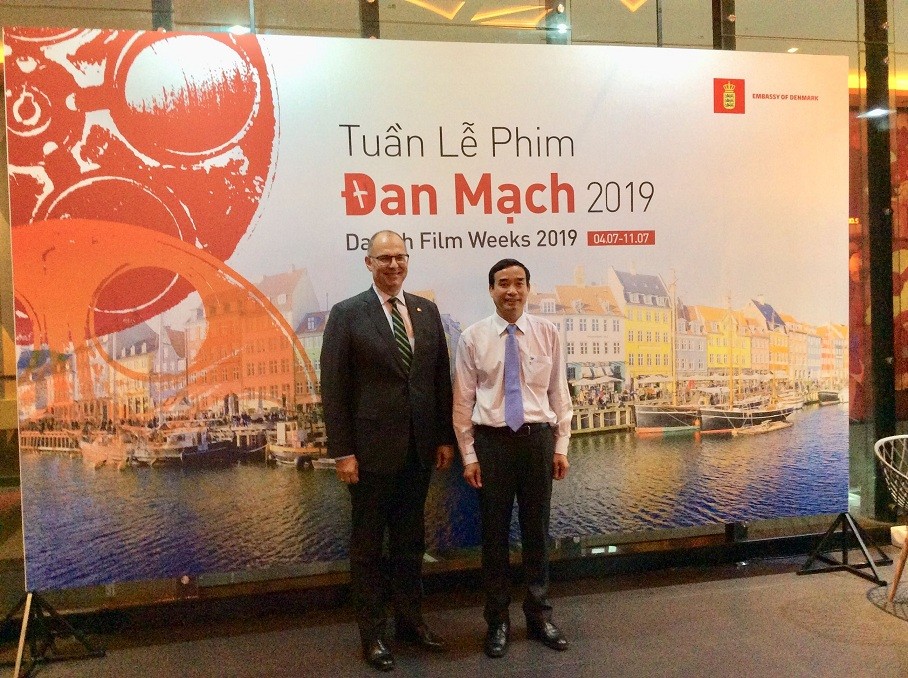 Đại sứ Đan Mạch Kim Højlund Christensen và Phó Chủ tịch Đà Nẵng Lê Trung Chính khai mạc Tuần phim Đan Mạch 2019 tại Đà Nẵng. (Nguồn: ĐSQ Đan Mạch tại Việt Nam) Đại sứ Đan Mạch Kim Højlund Christensen và Phó Chủ tịch Đà Nẵng Lê Trung Chính khai mạc Tuần phim Đan Mạch 2019 tại Đà Nẵng. (Nguồn: ĐSQ Đan Mạch tại Việt Nam)