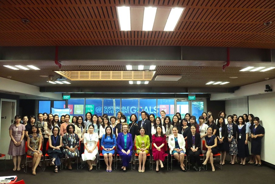 Đối thoại 'Aspiring to Become a Future Female Ambassador' nhằm tạo ra một không gian thân mật và cởi mở dành cho các chị em phụ nữ, nơi để các chị em trao đổi, chia sẻ bài học kinh nghiệm và truyền cảm hứng, hỗ trợ lẫn nhau trong con đường phát triển sự nghiệp. (Nguồn: UN)