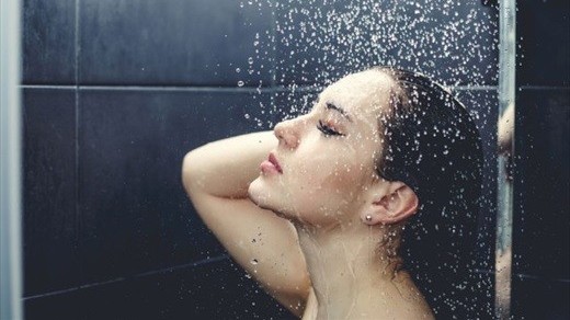 Những lưu ý khi tắm đêm, tắm lạnh vào những ngày nắng nóng