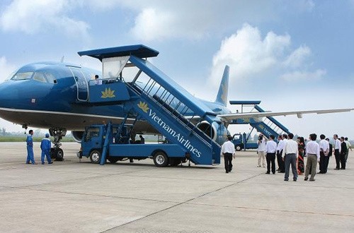 Tiễn và đón lãnh đạo cấp cao đi thăm, dự hội nghị quốc tế ở nước ngoài. (Nguồn: VnExpress) Tiễn và đón lãnh đạo cấp cao đi thăm, dự hội nghị quốc tế ở nước ngoài. (Nguồn: VnExpress)