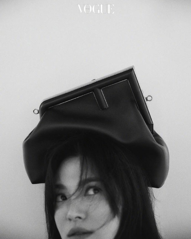 'Quốc bảo nhan sắc' xứ Hàn Song Hye Kyo khoe thần thái đỉnh cao trên bìa tạp chí