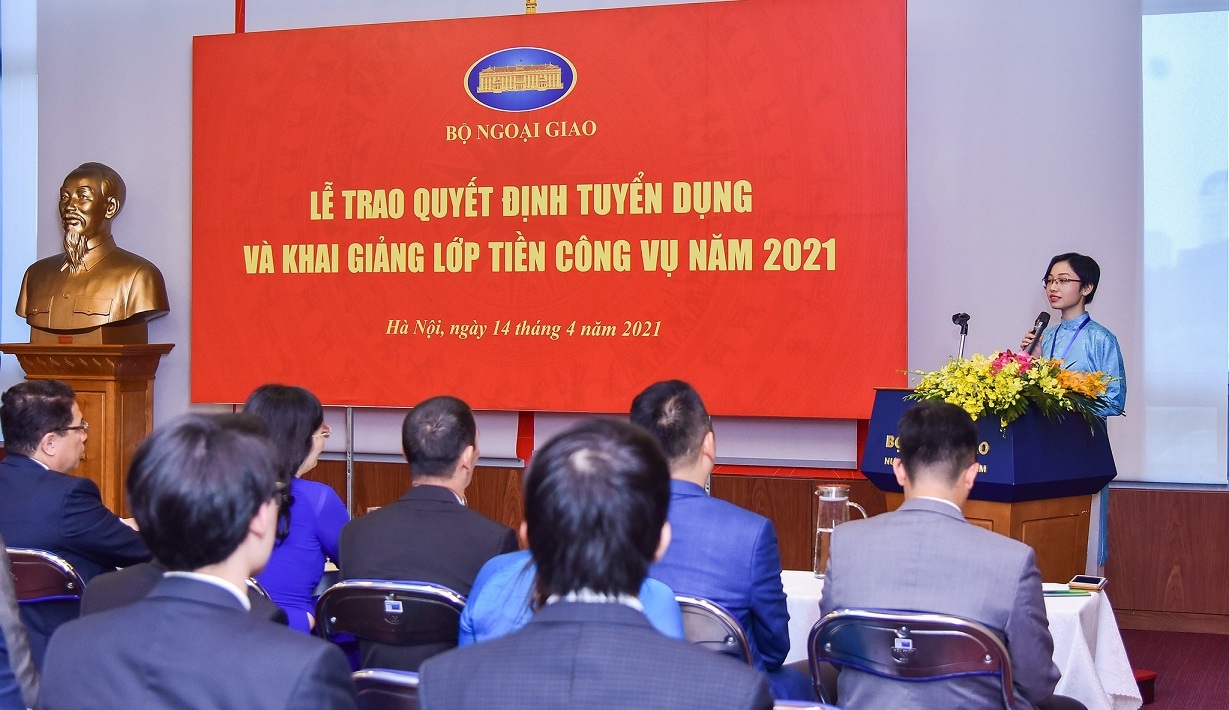 Cán bộ ngoại giao 'thế hệ Z' với mùa xuân thứ 76